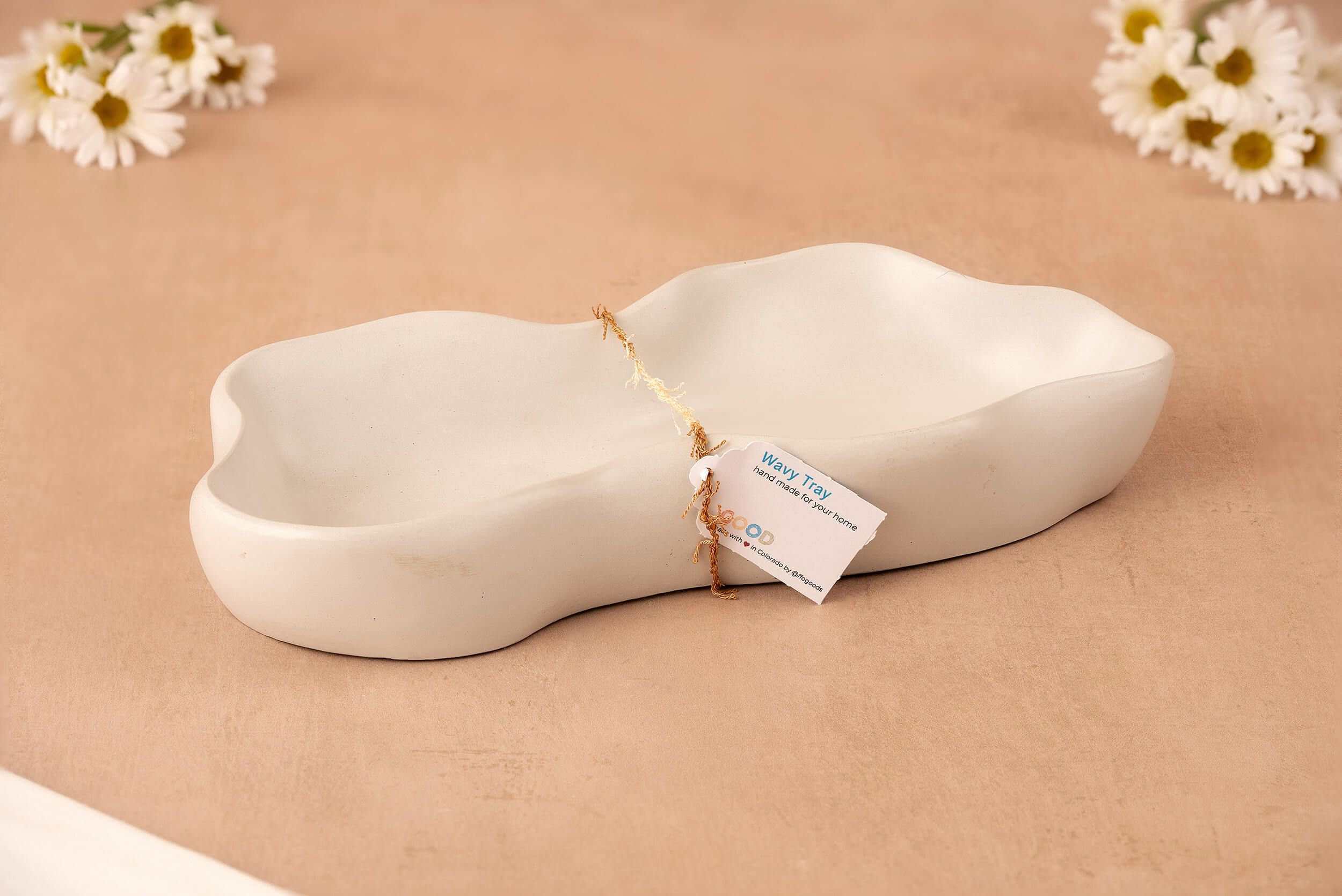 Wavy Tray – Modern Concrete Catchall